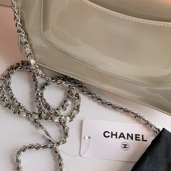 🤍 CHANEL Metallic Silver Studded Vinyl Vegan Swarovski Crystal WOC Wallet Chain🤍 - Picture 7 of 17